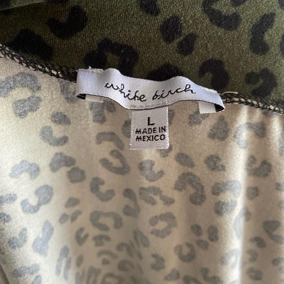 White birch cardigan army green and black animal print Large oversized length - Picture 4 of 4